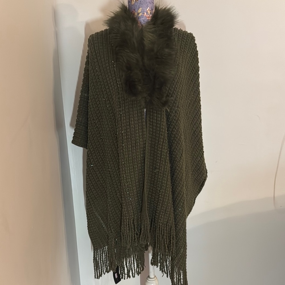 Chic Olive Green Knit Shawl with Faux Fur Collar